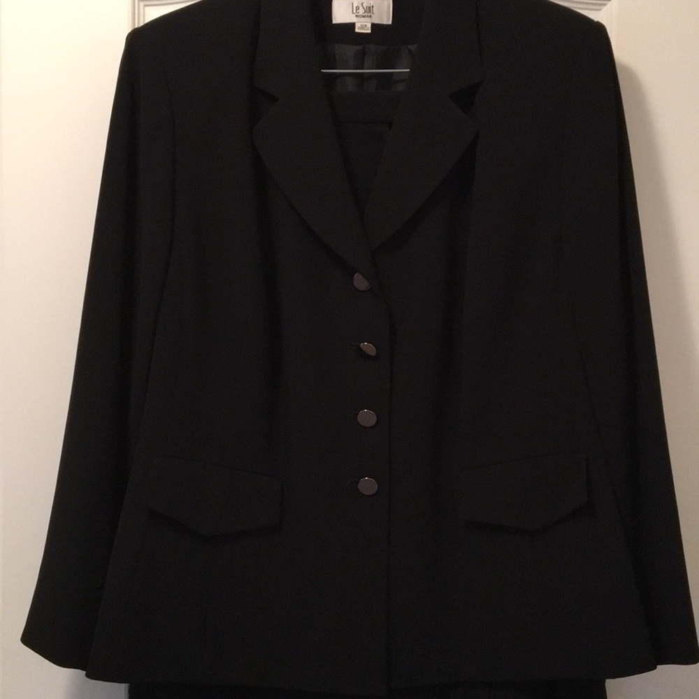 Ladies 2 piece skirt suit